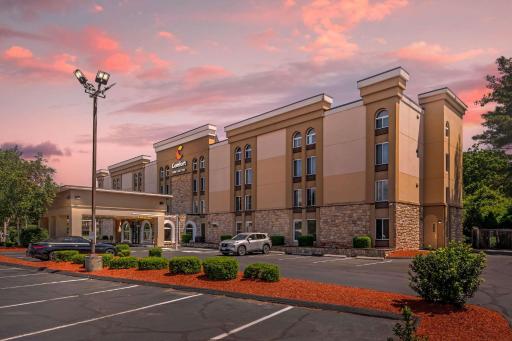 Comfort Inn & Suites East Hartford - Hartford - Housity