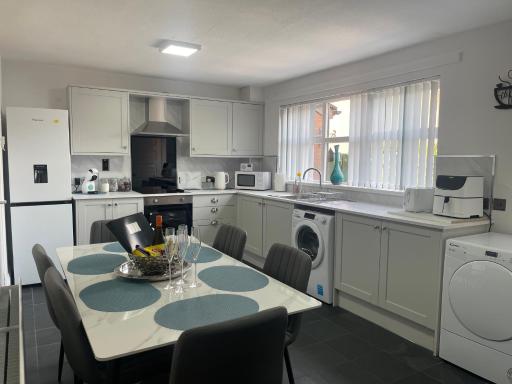 Belfast Grand Central Living 5 Minutes Walk From Grand Central Station - Housity