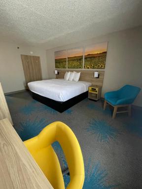 Days Inn by Wyndham Mandan Bismarck Area - Housity