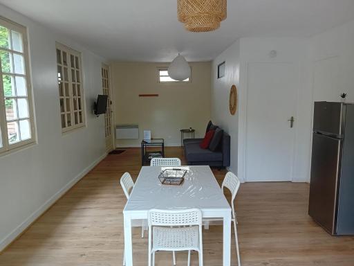 Petite maison avec jardin - Housity