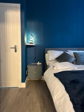Stay in Ashford, Heathrow - Housity