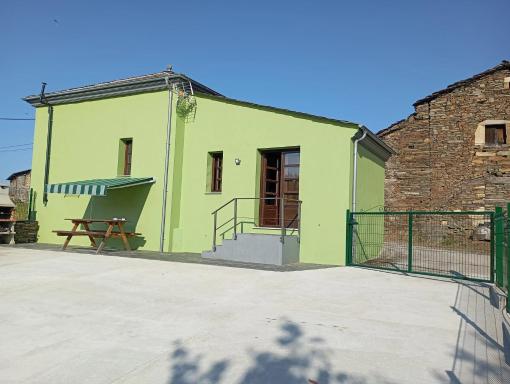 Cozy house in Grandas de Salime with mountain view - Housity