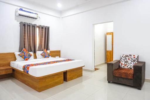 FabHotel White House Inn - Housity