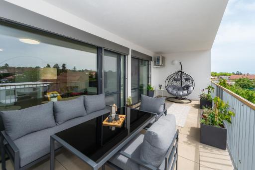Fully equipped Apartments with Terraces, Free garage parking, Netflix & AC - by Apartmány Šlapanice cz - Housity