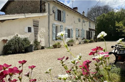 Le Jardin de Rose 24 FEUILLEBERT Romagne 86700 - Housity