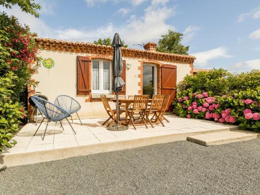 Gîte Authentique au Cœur des Vignes avec Terrasse Privative et Wifi, à 25 km de Nantes - FR-1-306-813 - Housity