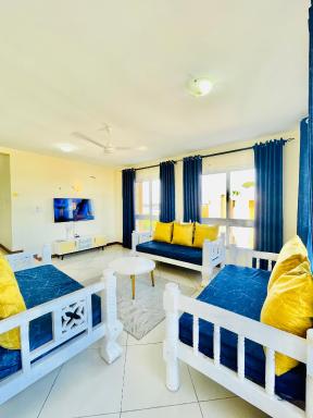 Elna's Nyali - Work & Unwind - Pool, Sea Views, AC & Fast Wi-Fi - Housity