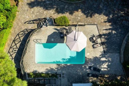 Charming Villa in Arezzo with Private Pool and Garden - Housity