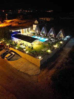 Bu Bungalow Hotel - Housity
