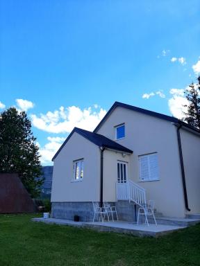 Čemerno vikendica - Housity