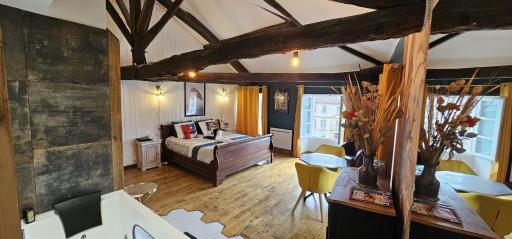 Suite Penthouse Romantique avec Jacuzzi, Confolens, Charente - Housity