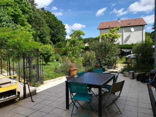 Apiculteur loue 2 chambres dans cadre verdoyant - Housity