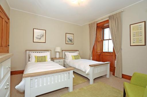 Aberdeen Lighthouse Cottages - coastal, dolphins - Housity
