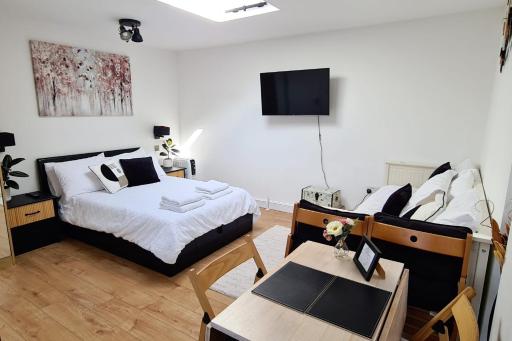 Canterbury romantic modern home - Housity