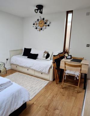 Canterbury romantic modern home - Housity