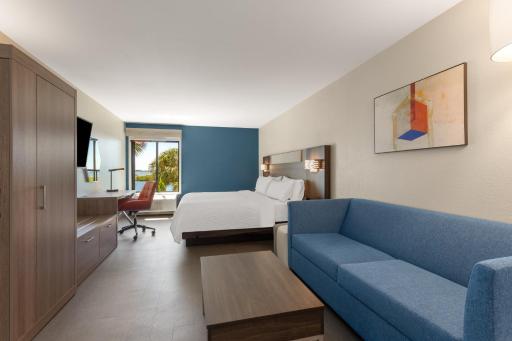 Holiday Inn Express Hotel & Suites Tampa-Rocky Point Island, an IHG Hotel - Housity