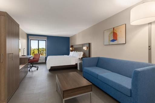 Holiday Inn Express Hotel & Suites Tampa-Rocky Point Island, an IHG Hotel - Housity