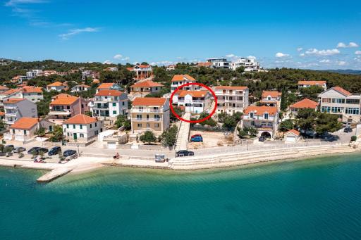 Apartments by the sea Jezera, Murter - 23192 - Housity