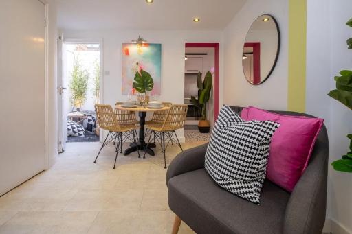Gorgeous beach house with spiral stairs & terrace - Housity