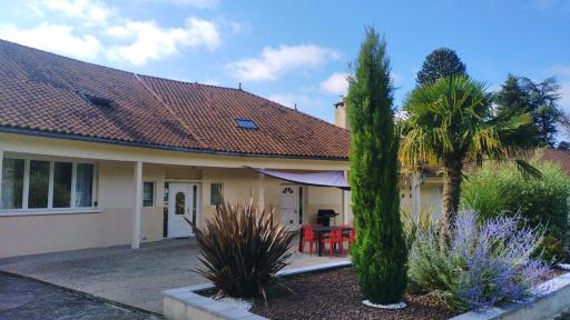 gîte résidence de la fontaine à Compreignac - Housity