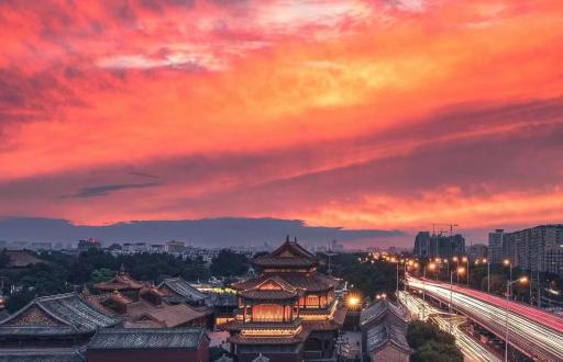 Happy Dragon Courtyard- Newly renovated with French Windows, Near Tian'AnMen Forbidden City,Lama Temple and Heaven Temple, 3minutes walk from Subway,Fluent English speaking with tourist sights tickets service ,Free coffee &laundry Service - Hizvo