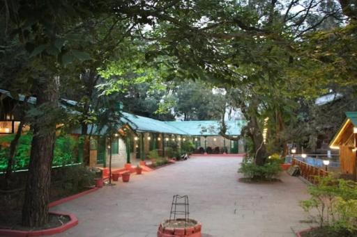 Hilltop Manor - Housity