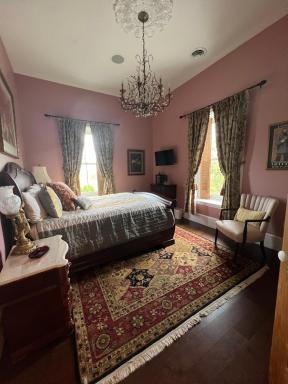 Stuart Manor Bed and Breakfast - Housity