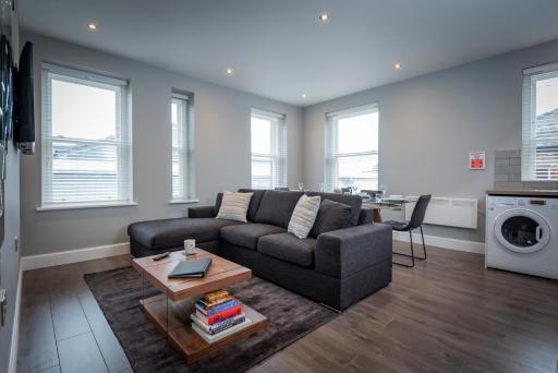 Gordon Moon Suites Bolton Centre Apartments - Housity