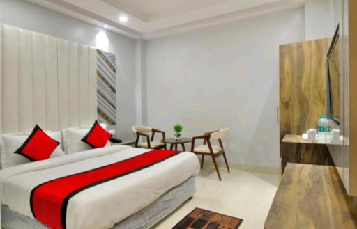Pink City By Comfort Rooms - Housity