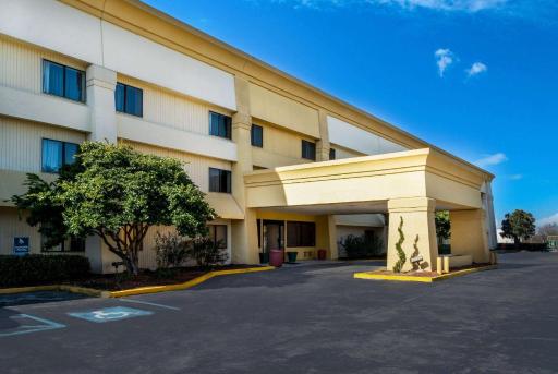 Baymont by Wyndham Meridian - Housity