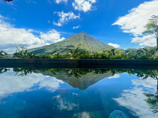Villas Jawara ! Un Volcán en su Jardín ! - Hizvo