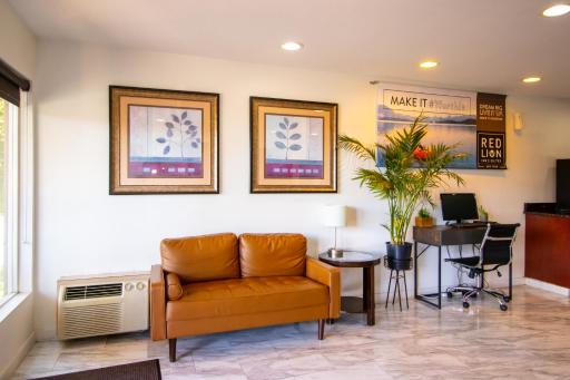 Red Lion Inn & Suites Vancouver - Housity