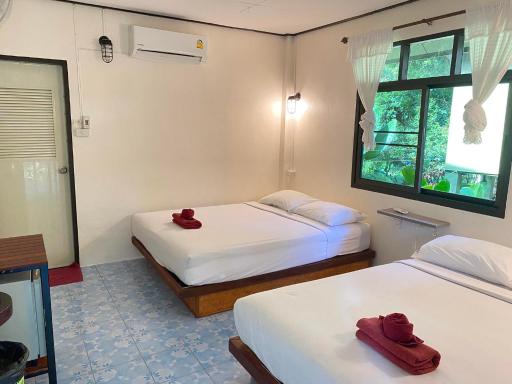 Khao Sok Jungle Huts Resort - Housity