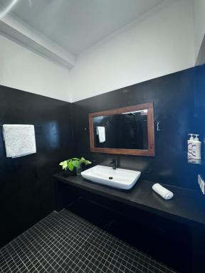 Coconut Palm beach restaurant and rooms - Housity