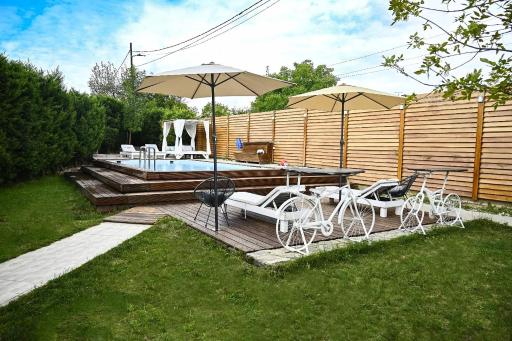 Pool Garden-Oaza - Housity