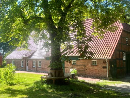 Ferienwohnung mit Garten in Meyenburg - KEINE MONTEURE - Housity