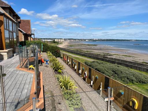 Luxury Seaside Home with Incredible Views - Housity