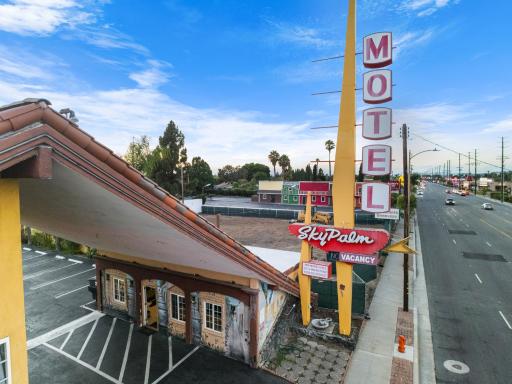 Sky Palm Motel - Orange - Housity