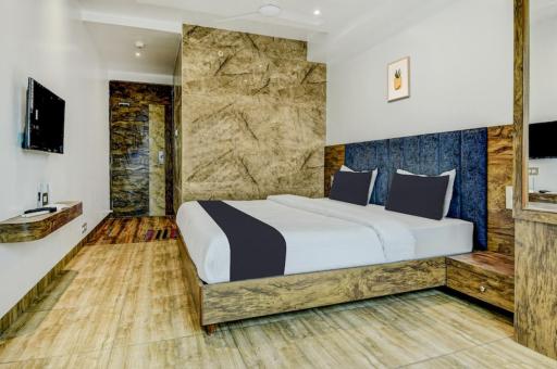 Hotel White House Near Prem Mandir - Housity