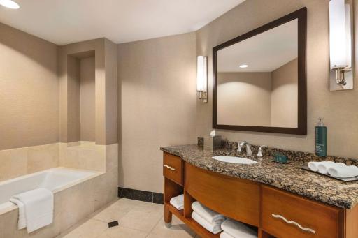 Hilton Philadelphia City Avenue - Housity
