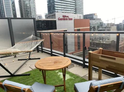 Bright 1BR w Large Terrace - Entertainment District - Housity