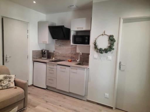 Studio 3 - Appart' Hôtel tout confort avec balcon - TU ELLETA - Housity