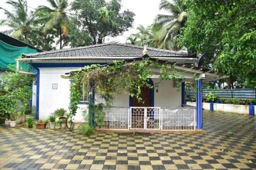 Casa DCM and Esmeralda - Villa's and Lake view Rooms in Bambolim with Swimming Pool acces - Housity
