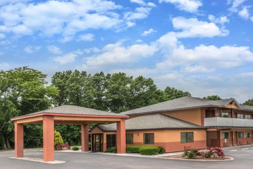 Days Inn by Wyndham Kingdom City - Housity