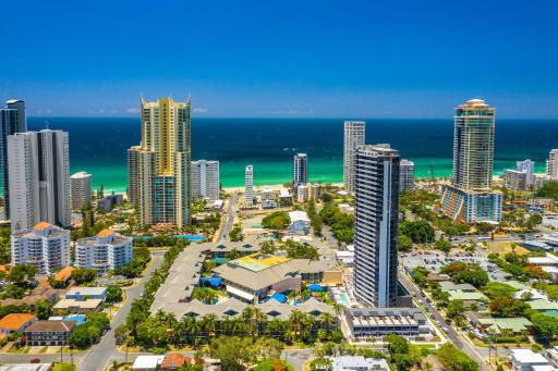 Paradise Resort Gold Coast - Housity