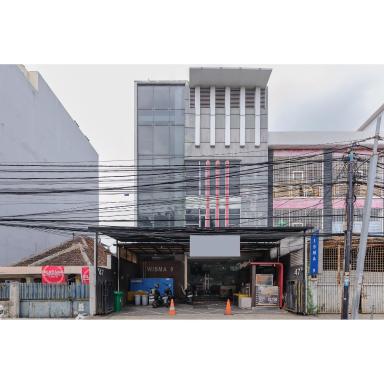 RedDoorz Plus near Grand Indonesia Jakarta - Housity