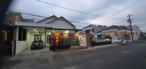 Purwokerto RaYa Homestay & Pool - Housity