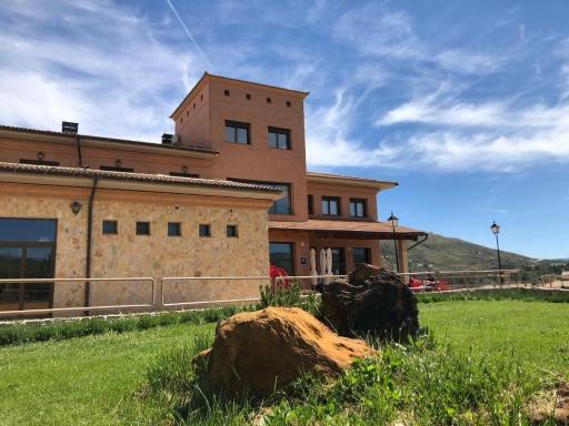 Hotel Villa de Estercuel - Housity