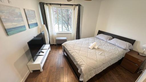 5 mins walk to Skytrain Station - Housity