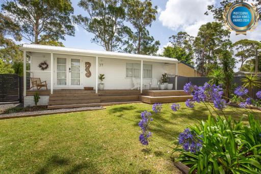 Salt and Pepper Pet Friendly 5 Mins Drive to Beach - Housity